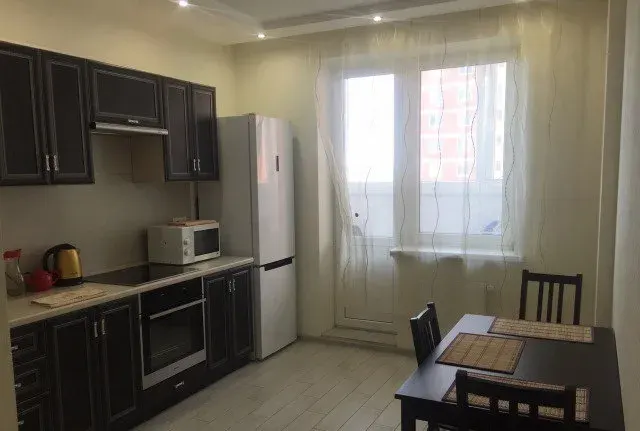 1-к. квартира, 33 м², 2/10 эт., Панфиловцев, 22 район ТРЦ Европа