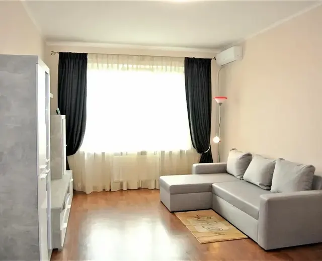 1-к. квартира, 37 м², 8/10 эт., Сергея Ускова 3