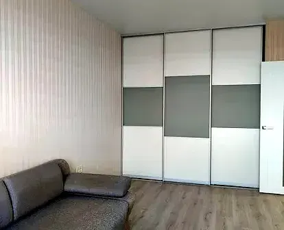 1-к. квартира, 35 м², 3/10 эт., Антона Петрова 250