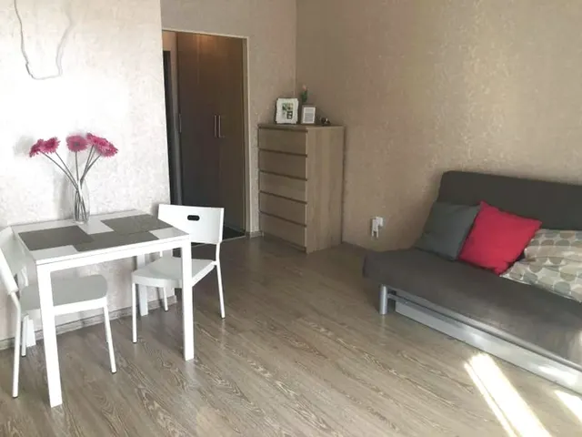 Студия, 27 кв м, 4/10 эт, С.Семенова 32
