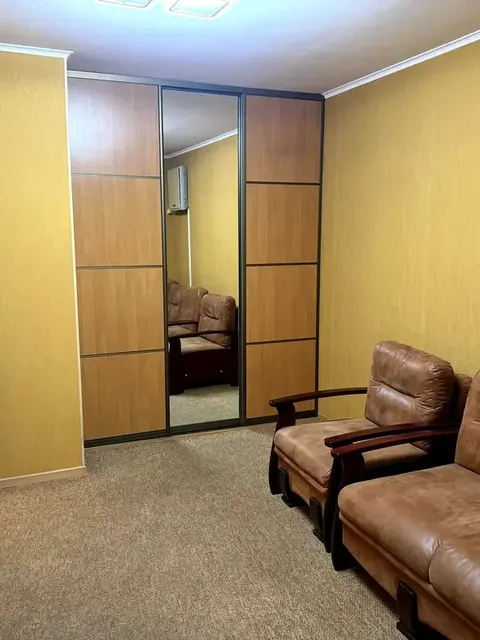 1-к. квартира, 30 м², 3/5 эт., Георгия Исакова 172